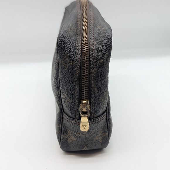Louis Vuitton Monogram Toiletry Pouch 23 - Picture 2 of 10